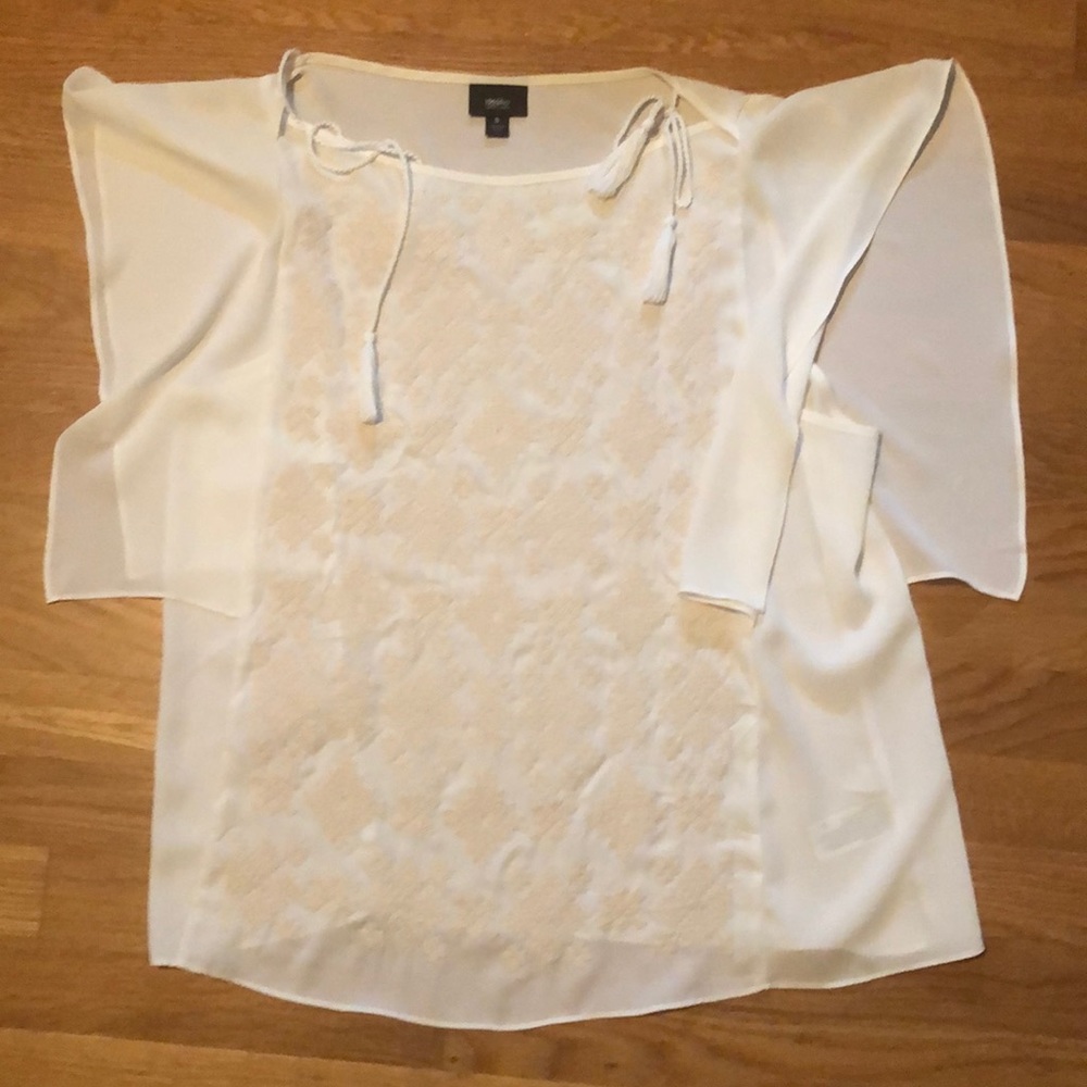 Mossimo beautiful embroidered top